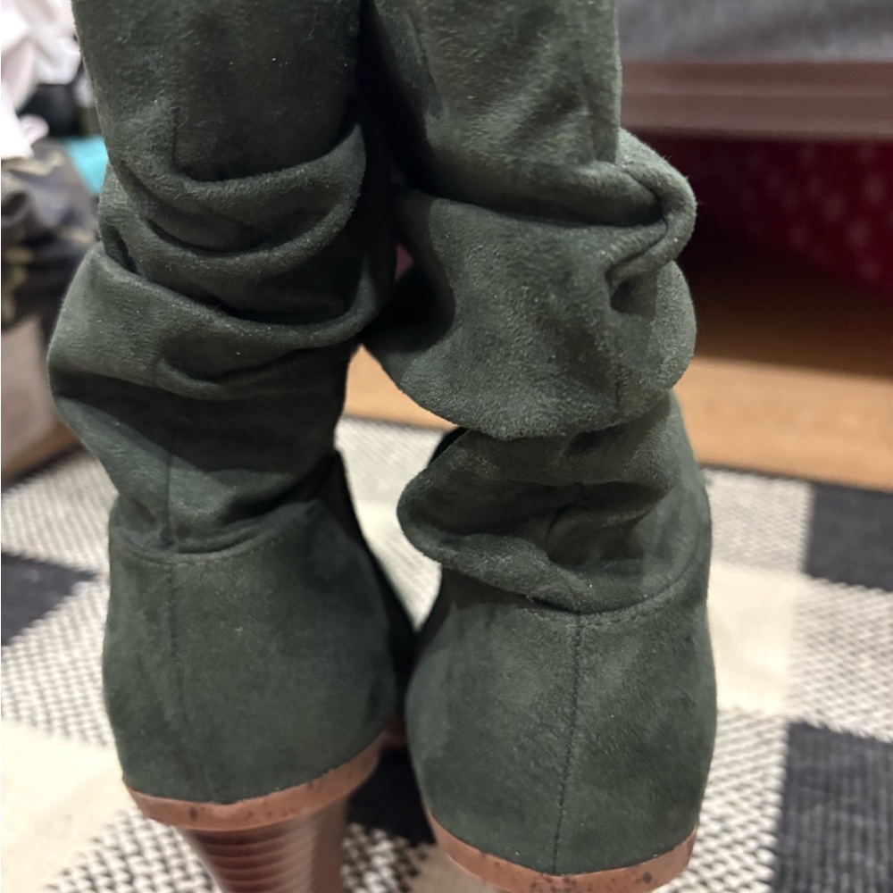 💥 SALE💥 Green Suede Boots, Excellent Condition - Picture 4 of 7